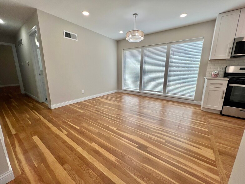 Building Photo - 417 Wenneker Dr