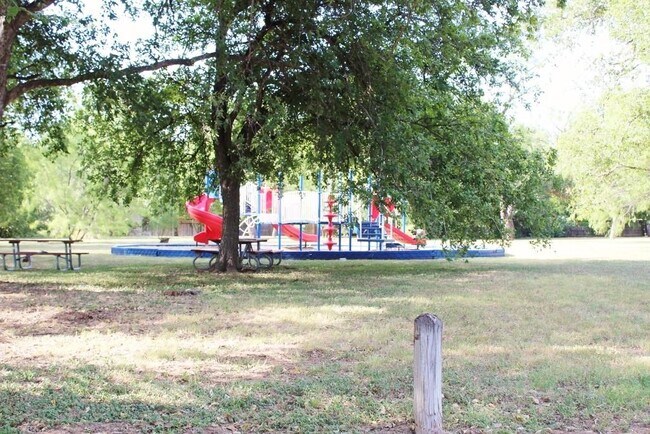 Building Photo - 3113 Fritz Hughes Park Rd