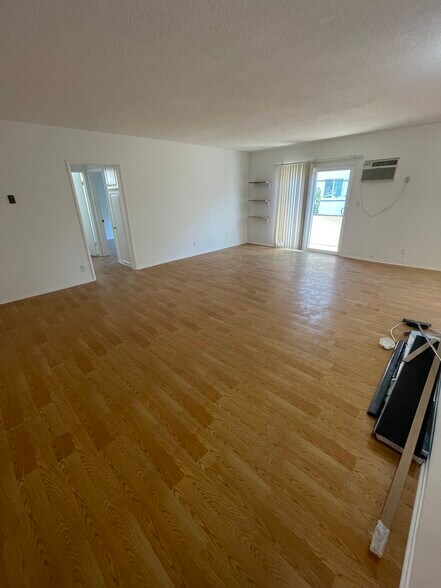 Living Room - 930 S Shenandoah St