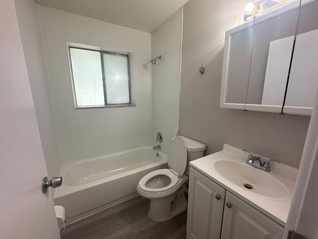 Building Photo - Conveniently located 2bed/1bath Bridgeton ...