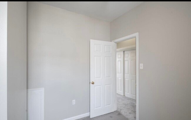 Building Photo - 1326 S Mole St