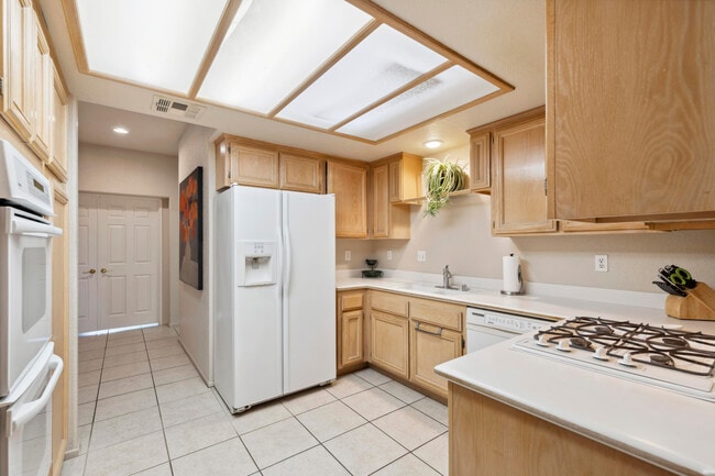 Building Photo - 48538 Via Amistad