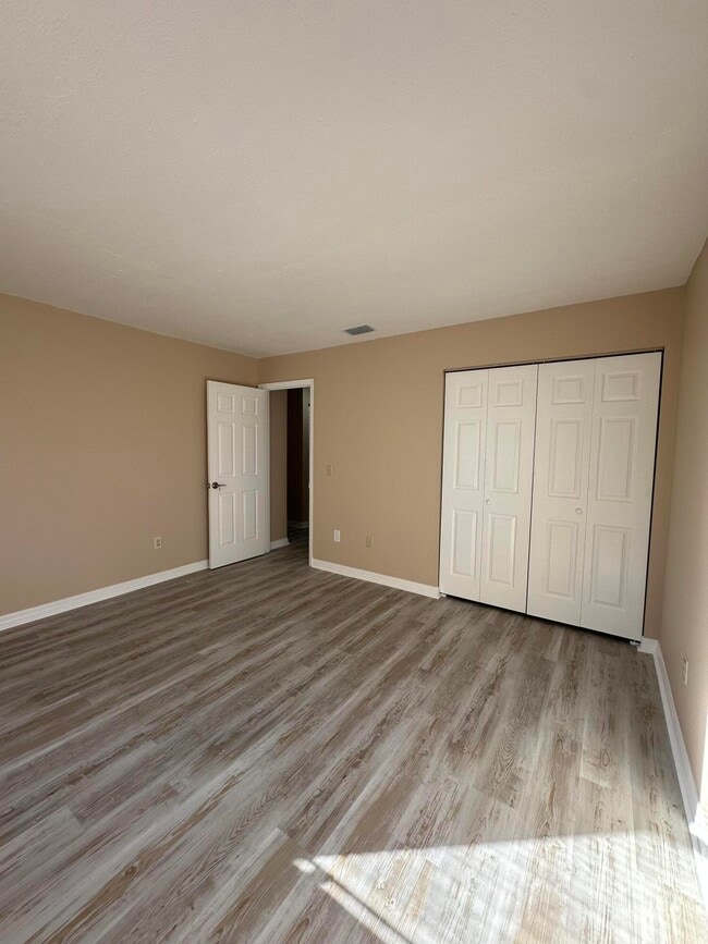 Building Photo - 954 Louisiana Ave