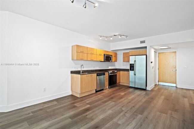 Building Photo - 350 S Miami Ave