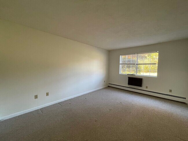 Building Photo - 383 Huse Rd