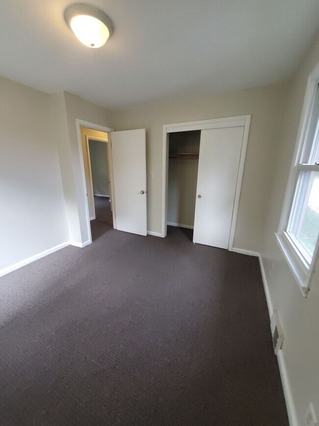 Building Photo - 4605-4607 W. Villard Ave. (Duplex)