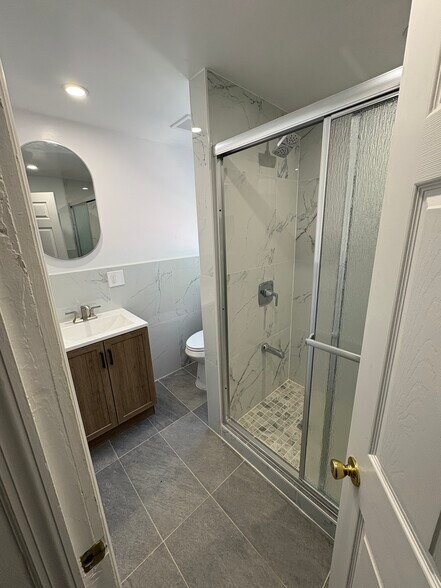 Building Photo - 2814 Weeks Ave