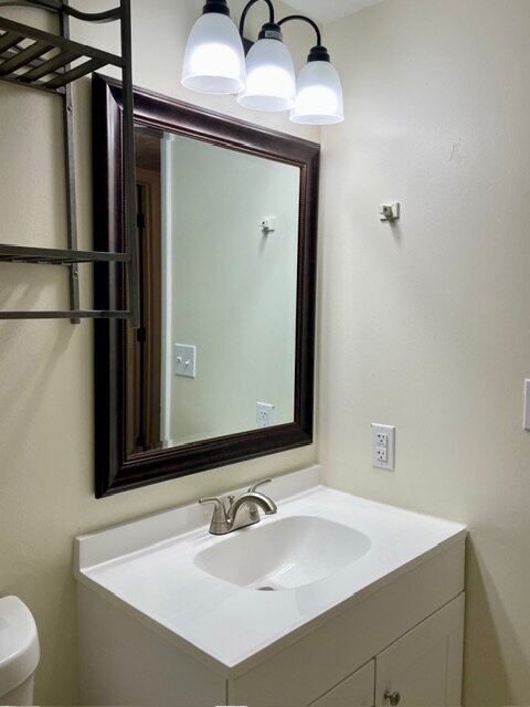 Building Photo - 2 bed, 1 bathroom duplex   - Seneca, SC