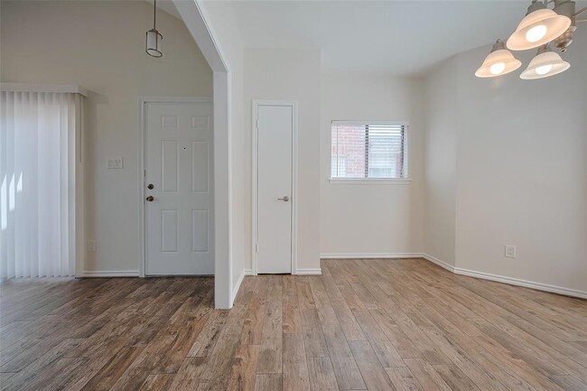 Building Photo - 10176 Oakberry St