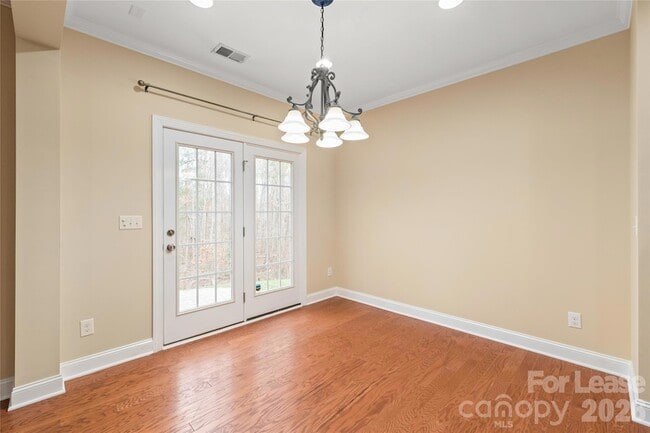 Building Photo - 5123 Poplar Knoll Dr