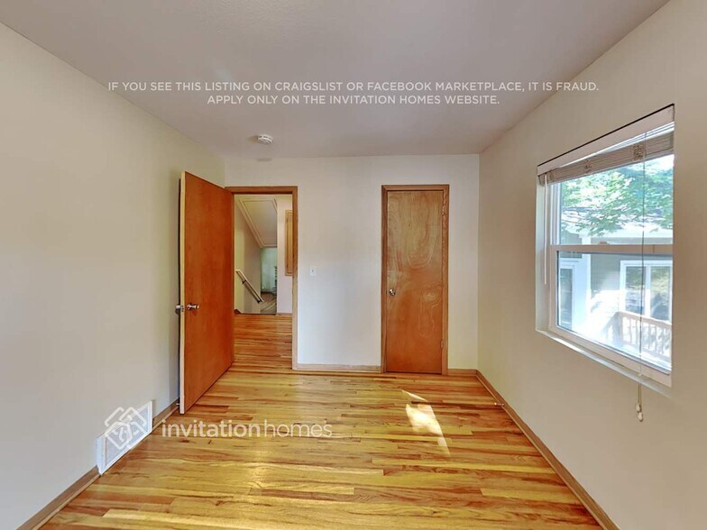 Building Photo - 1649 Ottawa Ave S