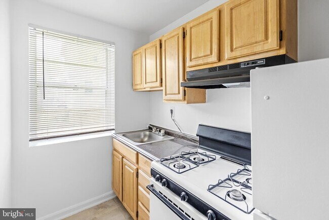 Building Photo - 206 Trenton Pl SE