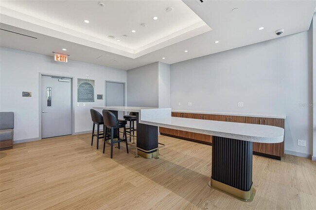 Building Photo - 400 Central Ave