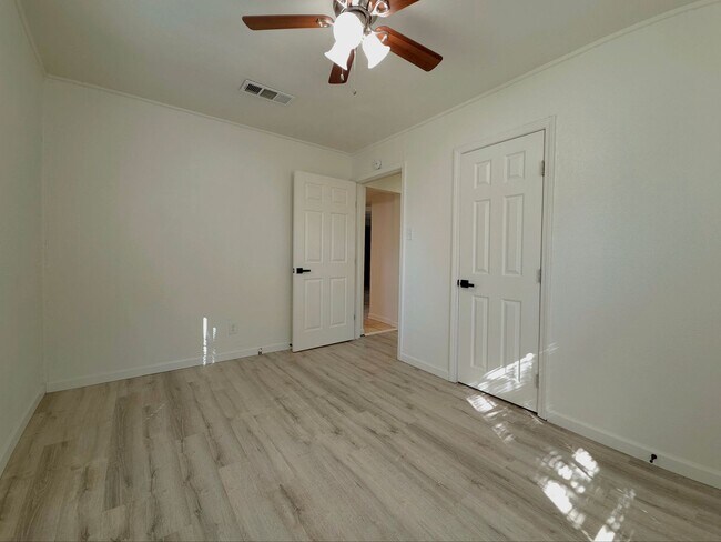 Building Photo - PRE-LEASING FOR SUMMER - Charming 4 Bedroom in the Heart of Lubbock