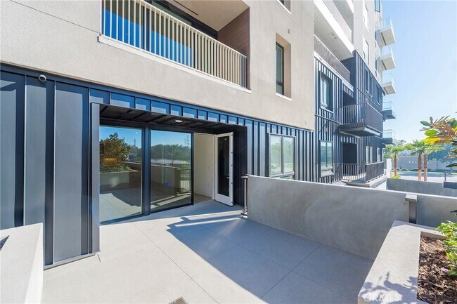 Building Photo - 3211 Rivington