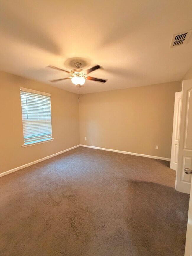 Building Photo - Modern 3/3 Condo | Prime Tallahassee Location
