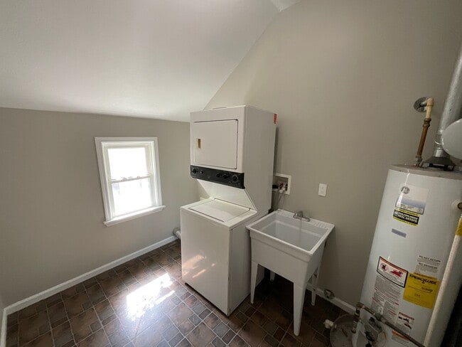 Building Photo - 3449 Erin Ave