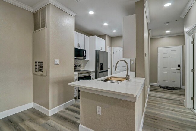 Building Photo - 5000 Culbreath Key Way