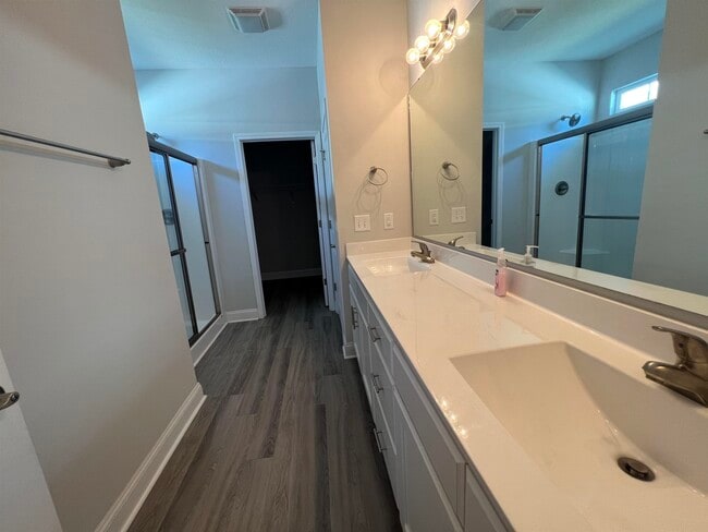 Building Photo - 711 Hobonny Lp