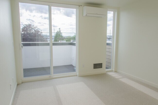 Building Photo - 2Bd/2Ba Seattle Townhouse