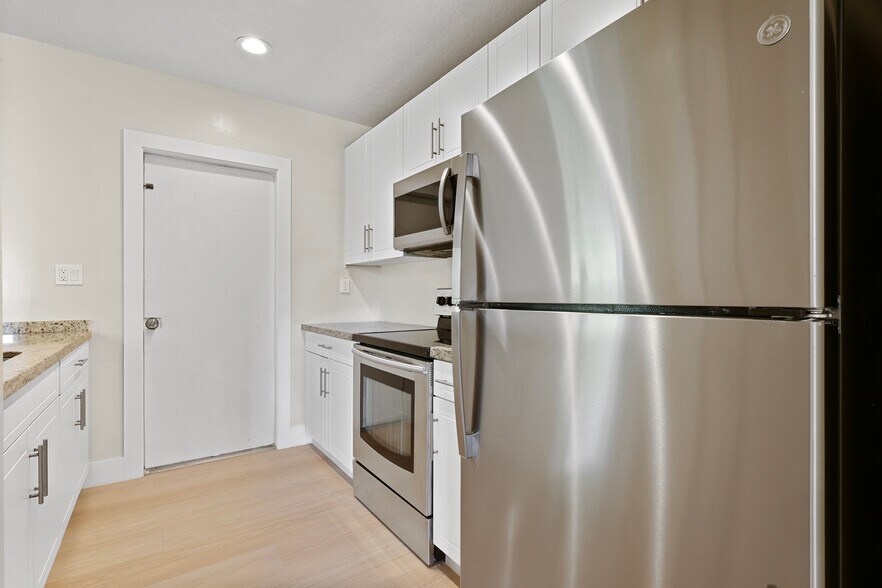 Building Photo - 532 SW 79th Ave