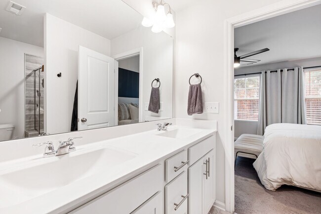 Building Photo - Modern 3-Bedroom Townhome in Magnolia Trace!