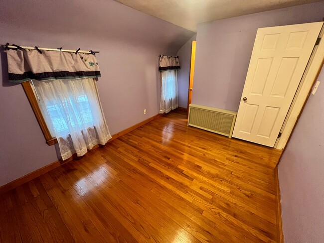 Building Photo - Beautiful, Single Family Colonial for Rent in Springfield!