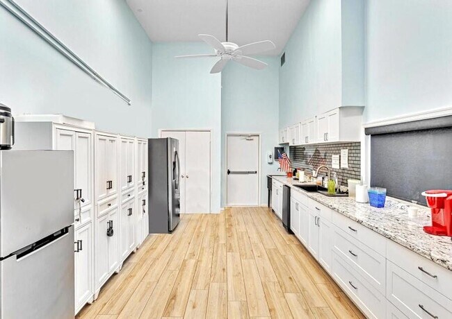 Building Photo - 14527 Bonaire Blvd
