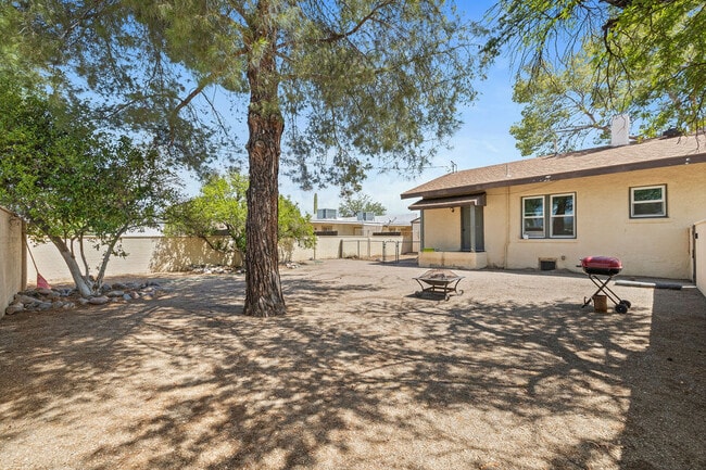 Building Photo - 4301 E Fairmount St