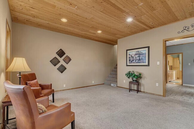 Building Photo - 320 9th Ave N