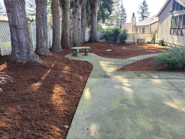 Building Photo - Beautiful One-Level Home with Sunroom, Vaulted Ceilings & Multiple Living Areas