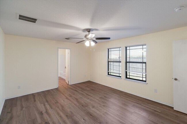 Building Photo - *FIRST MONTH FREE, IF MOVED IN BY 12/31/25*