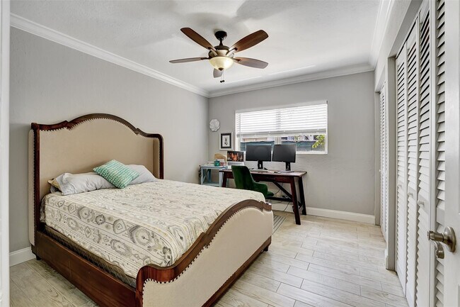 Building Photo - 744 NE 14th Ave