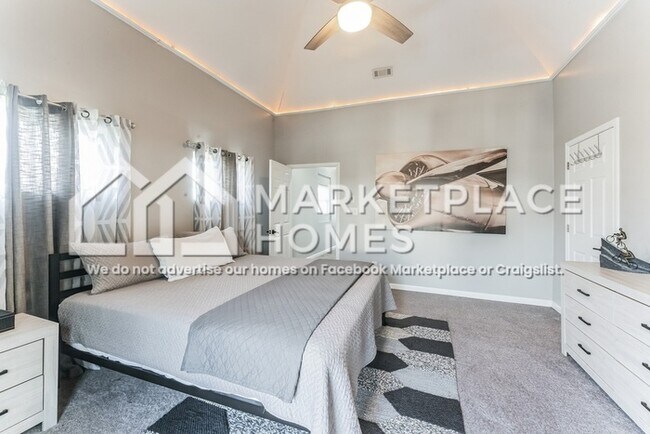 Building Photo - 1917 N College Ave