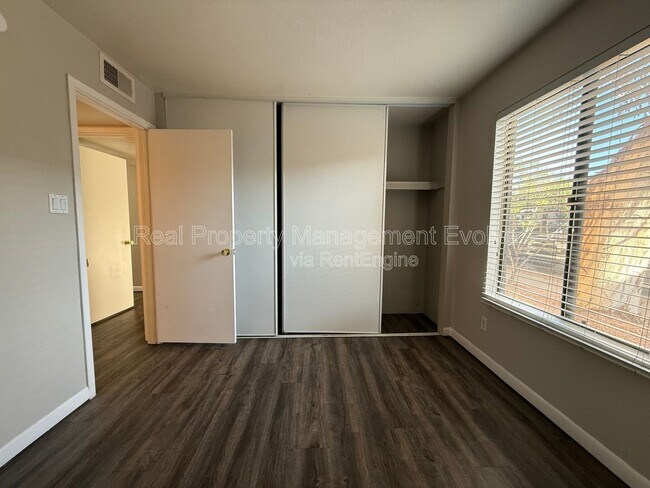 Building Photo - 5995 N 78th St