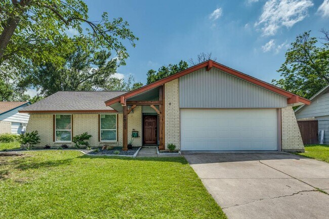 Primary Photo - 4825 Cloverdale Ln