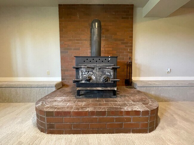 Building Photo - 27 Acres of Private Valley Remodeled Home In Damascus 3Bd/3Ba with Basement!!! Beautiful Deck wit...