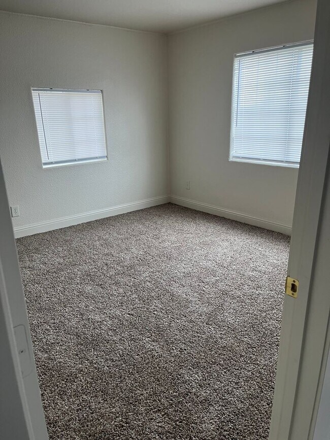 Building Photo - w7265e