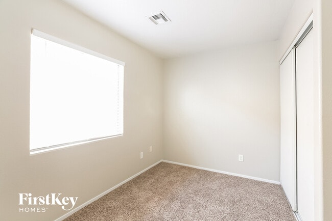 Building Photo - 10436 Coyote Cub Ave
