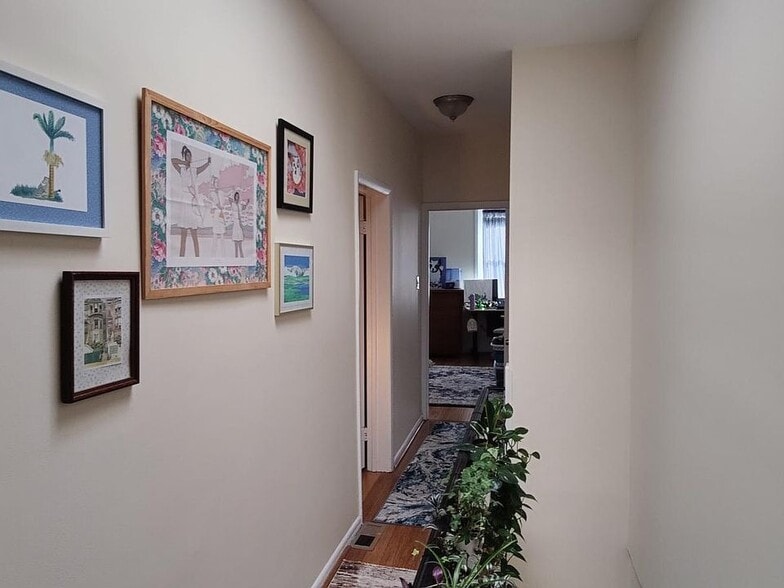 Building Photo - 707 15th St NE