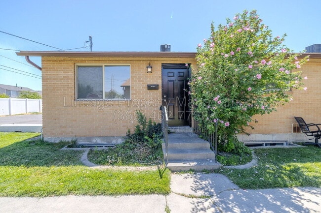 Building Photo - 1223 Emery St W