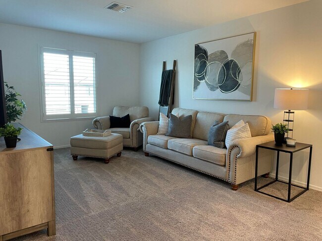 Building Photo - SPACIOUS 4 BEDROOM 3 FULL BATH HOME