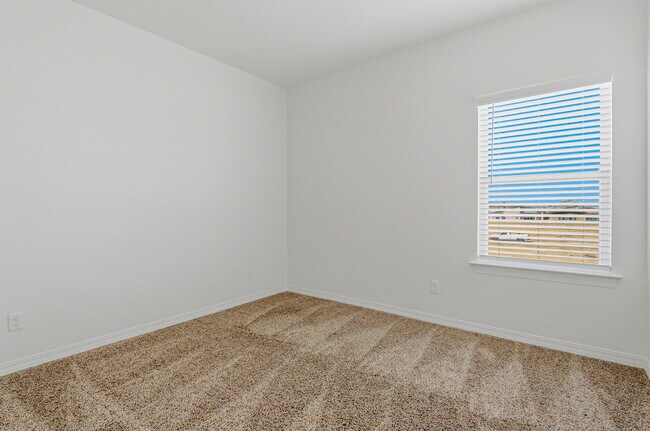 Building Photo - 905 Louisiana Downs Ave