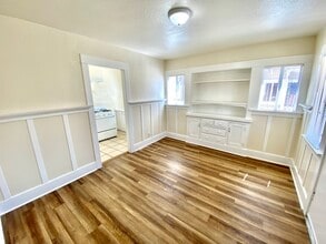 Building Photo - 1032 W 1st St