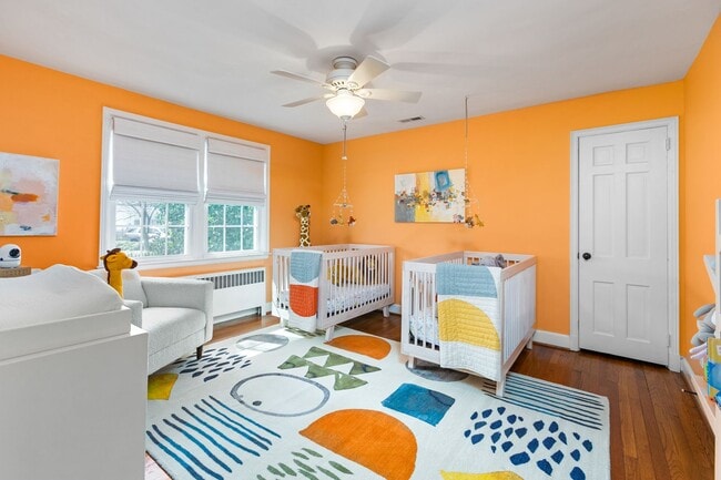 Building Photo - Stunning Irving Park 4 bedroom, 4 bathroom...