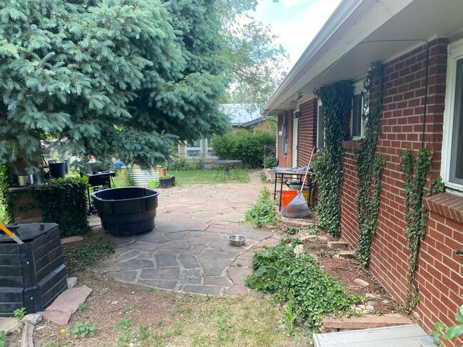 Building Photo - 3 Bed + Office 2 Bath Ranch Home with Larg...