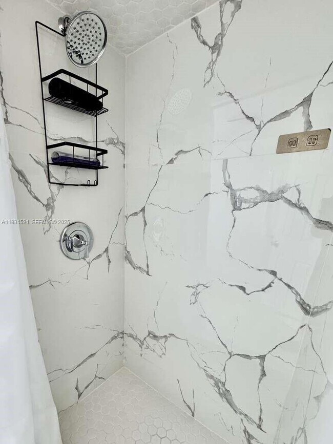 Building Photo - 1904 SW 28th St