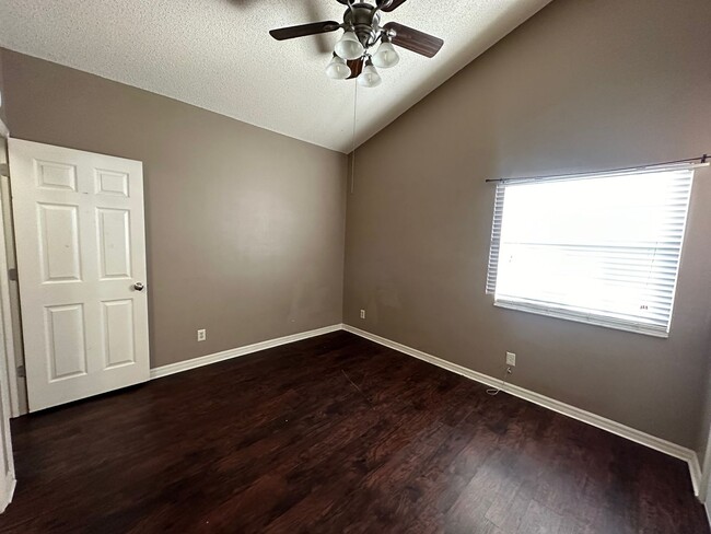 Building Photo - 645 Stafford Terrace