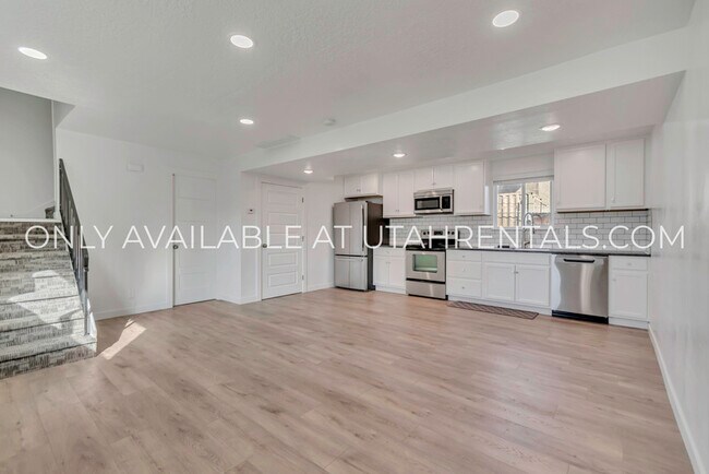 Building Photo - 680 N 400 W