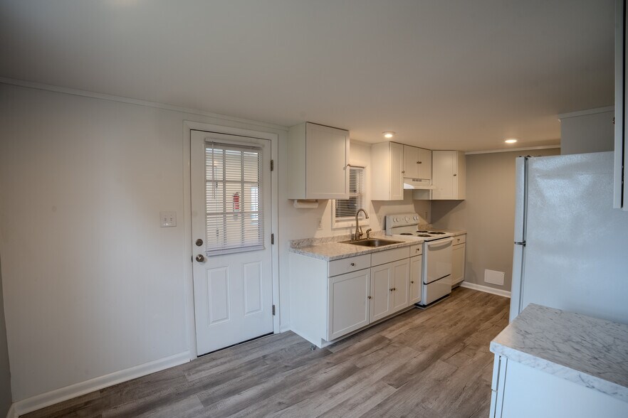 Building Photo - 152 Calvert St